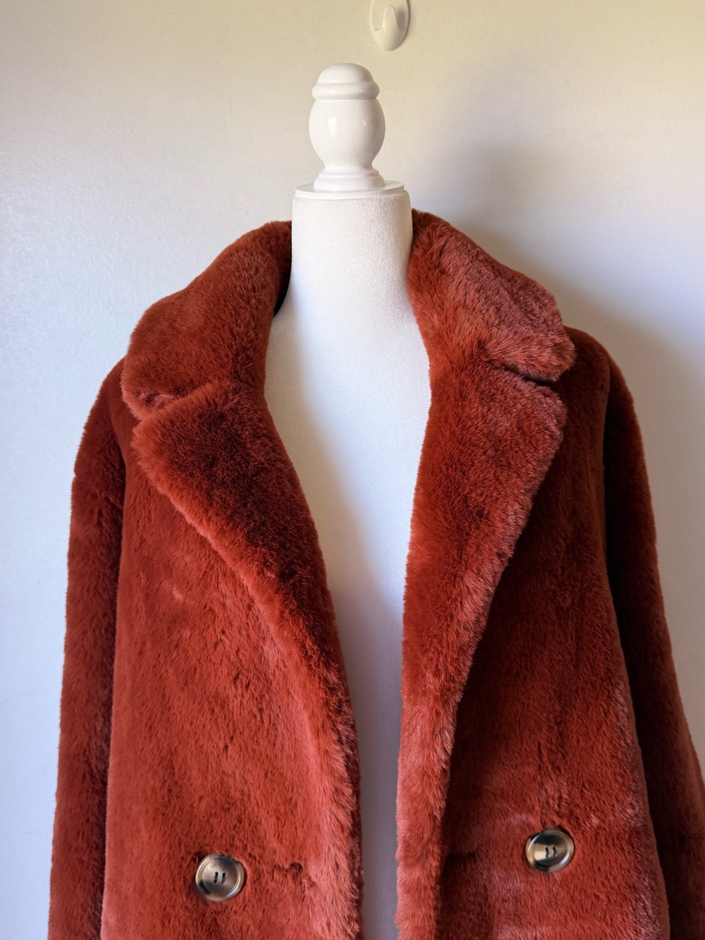Brown faux fur coat - Picture 3 of 7